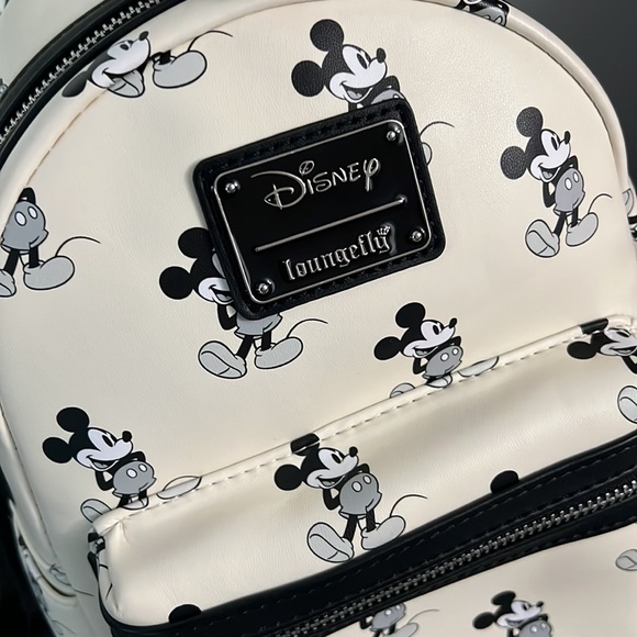 ❗️FINAL❗️ DISNEY Mickey Mouse Faces Mini Backpack by LOUNGEFLY 🔴🔴 - Picture 4 of 10